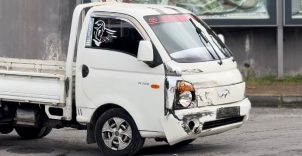 İşçi Servisi İle Kamyonet Çarpıştı: 3 Yaralı