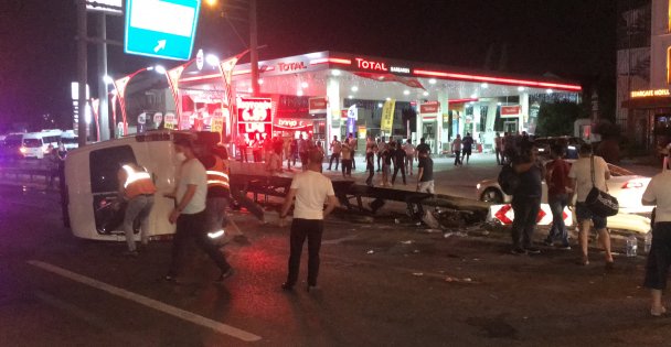 İşçileri Taşıyan Minibüs Devrildi: 7 Yaralı