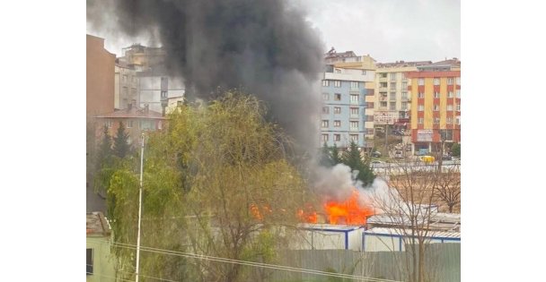 İşçilerin Kaldığı Konteyner Alev Alev Yandı