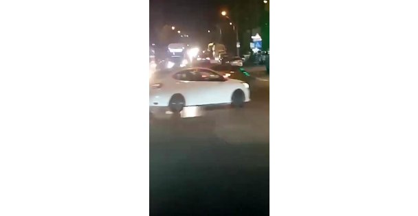 İşlek caddede trafiği tehlikeye sokup drift yapan iki sürücüye 96 bin TL ceza