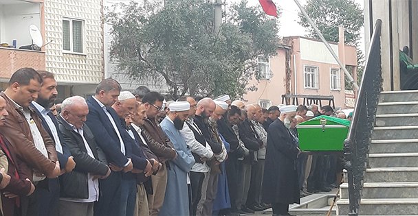 İstanbul'da tartıştığı arkadaşı tarafından öldürülen taksici Gebze'de defnedildi