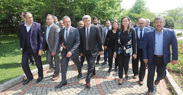 İstikrar için meclis çoğunluğu da önemli