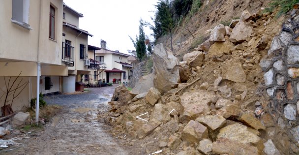 İstinat duvarının çökmesi sonucu 6 ev tahliye edildi