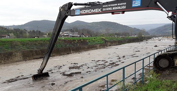 İSU dere yataklarını temizliyor