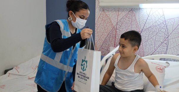 İyilik Kılavuzunda gönülleri ısıtan hastane ziyareti