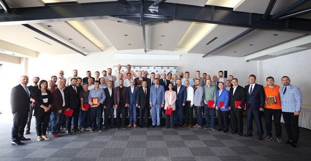 İZAYDAŞ çalışanları kıdem plâketlerini aldı