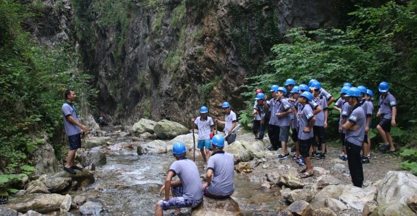 İzciler Serindere kanyonunu keşfetti