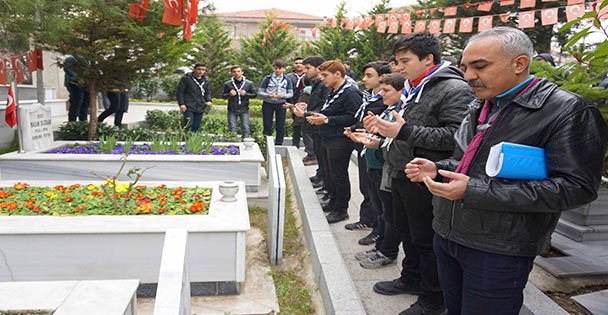 İzciler Topluma Hizmette Yarıştı