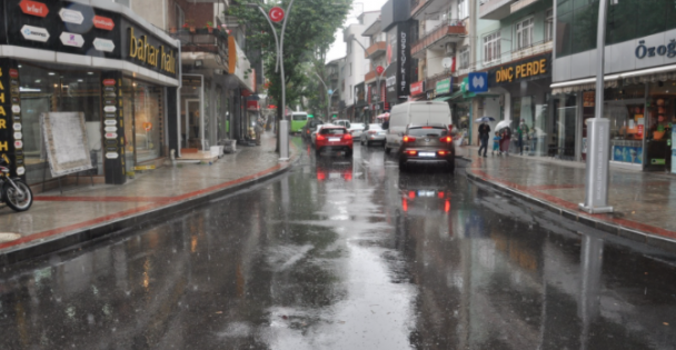 İzmit Bağdat Ve Zincirlikuyu Caddelerine Aşınma Asfaltı Serildi