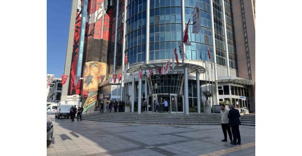 İzmit Belediye Başkanı Hürriyet ve eşi gözaltına alındı