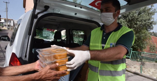 İzmit Belediyesinden Binlerce Aileye Yardım