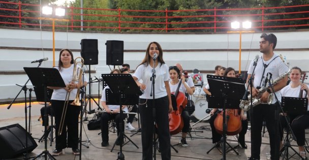 İzmit Belediyesi'nden Özkan Uğur'a müzikal anma