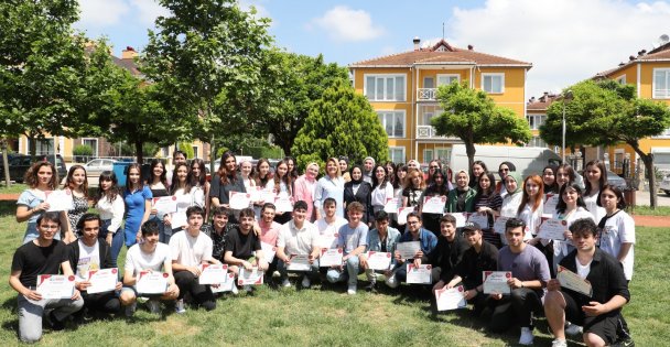 İzmit Çınar Akademi mezunları üniversiteli oldu