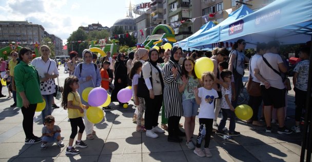 İzmit Kent meydanında ‘bayram şenliği' çocukların yüzünü güldürdü