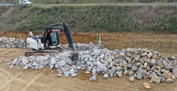 İzmit Kent Mezarlığında İstinat Duvarı Çalışması