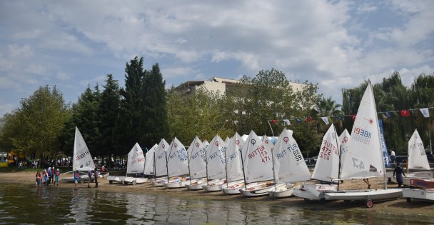 İzmit Körfezi'nde yelken yarışları yapıldı