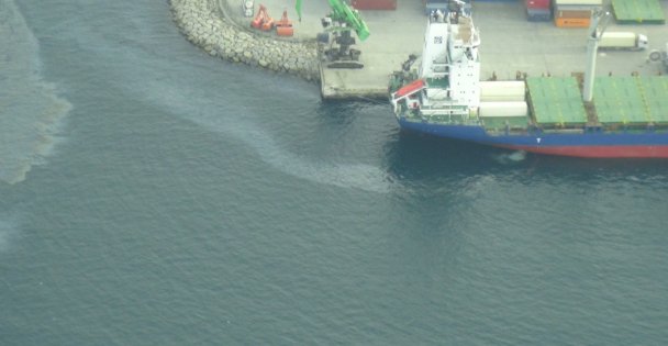 İzmit Körfezi'ni kirleten gemi deniz uçağının radarına takıldı: 14 milyon ceza