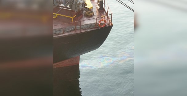 İzmit Körfezi'ni kirleten gemiye  8 milyon 415 bin TL ceza