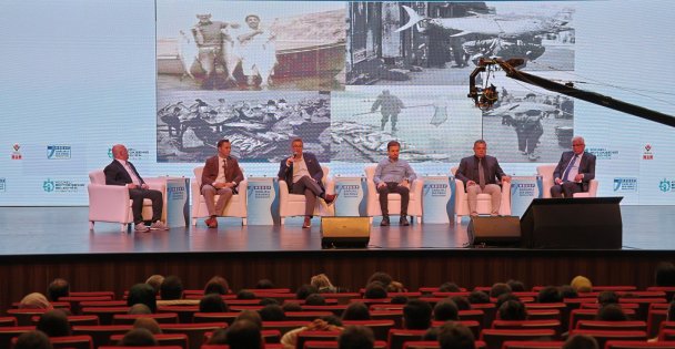 İzmit Körfezi'nin dünü, bugünü ve yarını bu panelde konuşuldu;  'Büyükşehir'in çalışmalarıyla Körfez nefes alıyor”