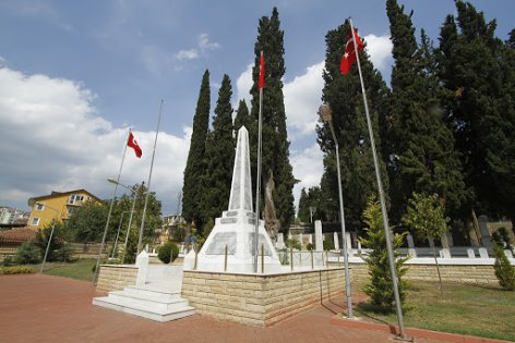 İzmit Namazgah Şehitliği 30 Ağustos'a hazırlandı
