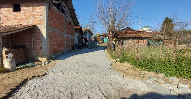 İZMİT'İN KIRSAL MAHALLELERİNDE ÜSTYAPI ÇALIŞMALARI YAPILIYOR