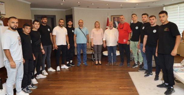 İzmitli pehlivanlar Manisa'da kol bağlayacak