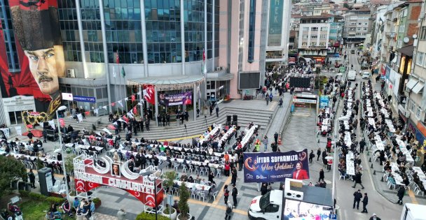 İzmitliler Belediye meydanında buluştu