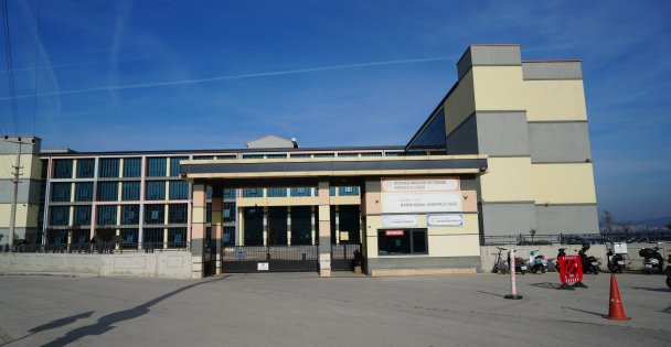 İzmit'te okul bahçesine yorgun mermi düştü