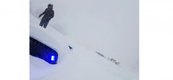 Jandarma ekiplerinin üzerine çığ düştü