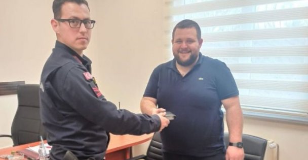 Jandarma, Yerde Bulduğu 20 Bin Lirayı Sahibine Teslim Etti