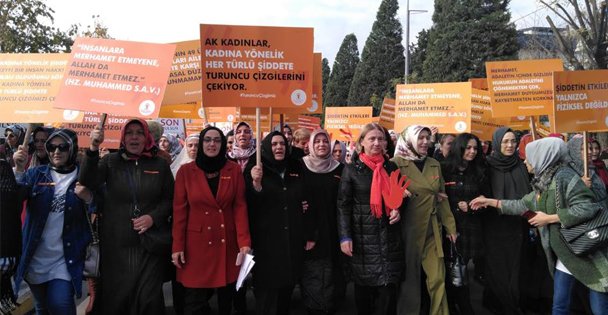 Kadın şiddetine karşı yürüyüş gerçekleştirdi