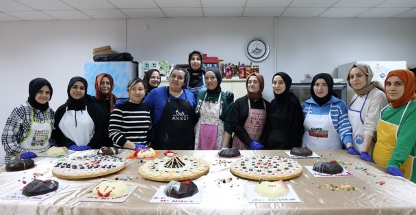 Kadınlar Yeteneklerini KO-MEK'te Keşfediyor
