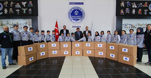 Kağıtspor yardım elini Türkmenlere uzattı