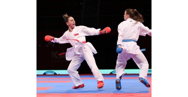 Kağıtsporlu Gülsen, Akdeniz Karate Şampiyonu Oldu