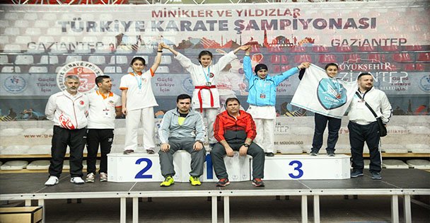 Kağıtsporlu Karateciler'den 4 madalya