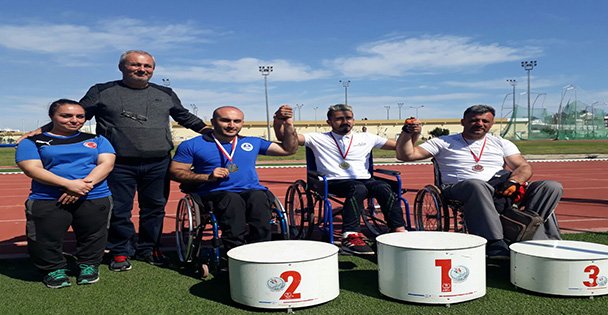 Kağıtsporlu Şahin, Gülle'de Türkiye rekoru kırdı