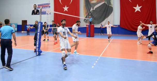 Kağıtspor'un voleybolcularından önemli galibiyet