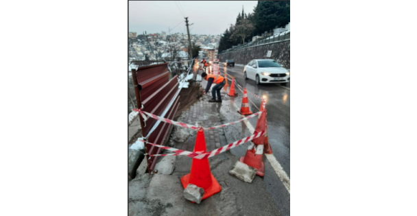 Kaldırımda Oluşan Toprak Kaymasına Büyükşehir'den Acil Müdahale