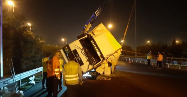 Kamyon devrildi, Anadolu Otoyolu trafiğe kapandı