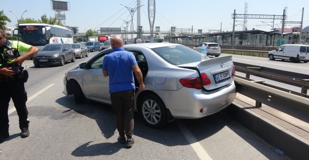 Kamyon, kör noktasına giren otomobile çarptı