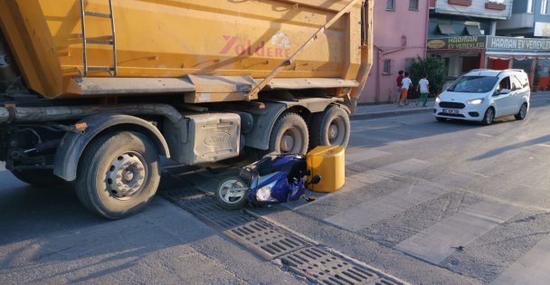 Kamyonla Çarpışan Motosikletin Sürücüsü Yaralandı
