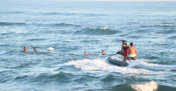 Kandıra'da denizde boğulma tehlikesi geçiren 2 kişi kurtarıldı
