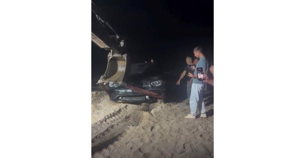 Kandıra'da kontrolden çıkan otomobil denize uçtu