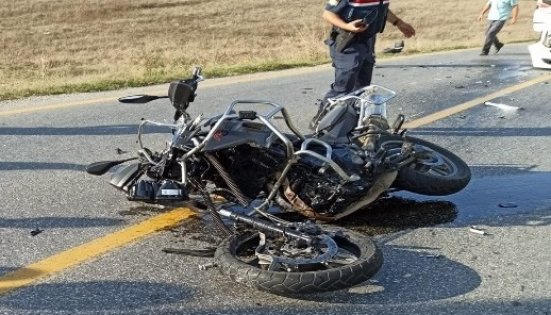 Kandıradaki feci kazada otomobille çarpışan motosikletin sürücüsü öldü