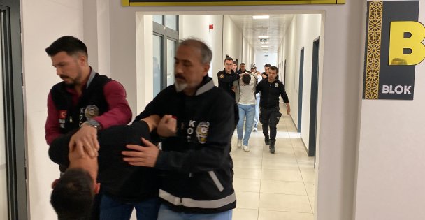 Kar Maskesi Takıp 19 Yaşındaki Genci Öldüren 2 Şahıs Tutuklandı