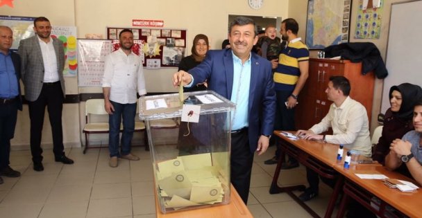 Karabacak Haydi Bismillah Diyerek Oyunu Kullandı