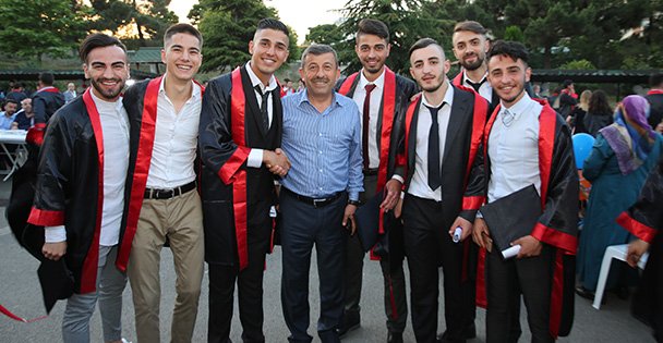 Karabacak öğrencilerle iftar yaptı