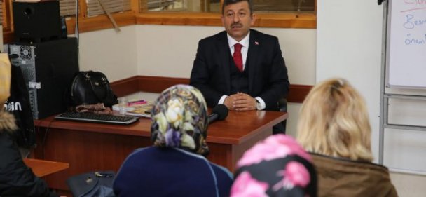 Karabacak yeni anayasayı velilere anlattı