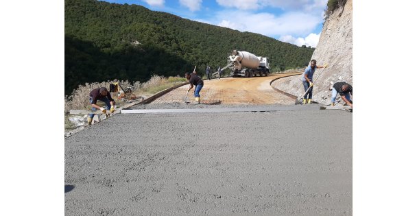 Karamürsel Avcıköy - Tahtalı Köyleri Arasına Beton Yol Yapılıyor