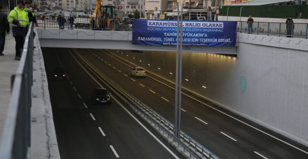 Karamürsel Köprülü Kavşağı trafiğe açıldı